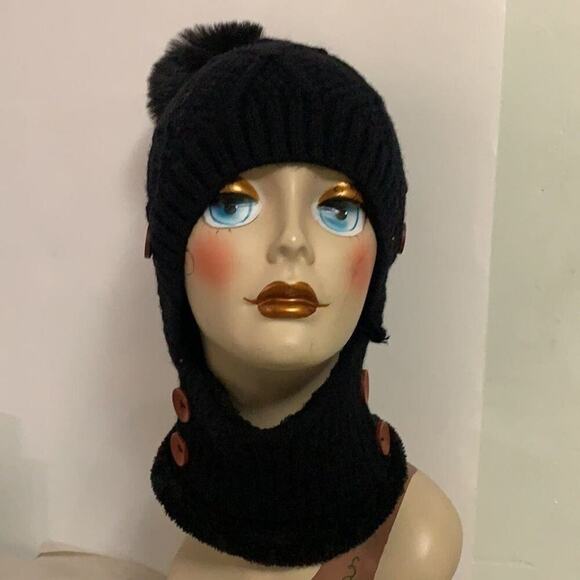 NWT POM POM FAUX FUR LINED BEANIE HATS FACE‎ & NECK COVERING